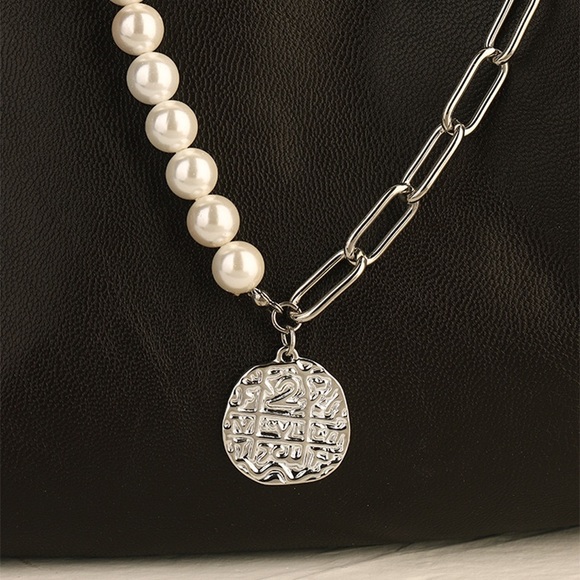 Half pearl half chain necklace (BRAND NEW) - Picture 4 of 4
